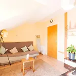 - 3-Bedroom Apartment Luxury: Central & Spacious In Duisburg & Big Tv And Kitchen -
