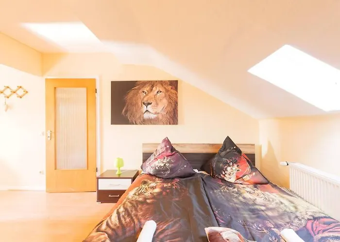 - 3-Bedroom Apartment Luxury: Central & Spacious In Duisburg & Big Tv And Kitchen -