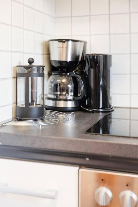 - 3-bedroom Luxury: Central & Spacious In & Big Tv And Kitchen - Duisburg
