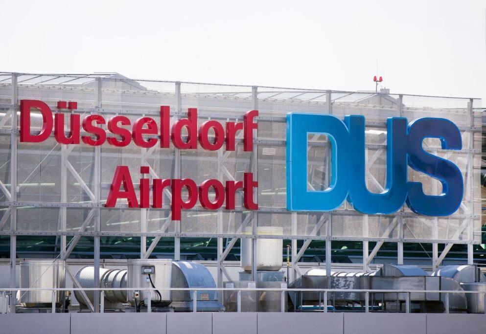 - 3-bedroom Luxury: Central & Spacious In & Big Tv And Kitchen - Appartement Duisburg