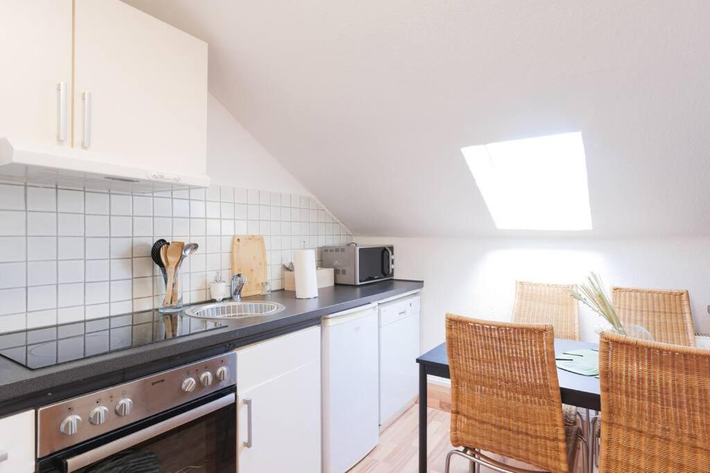 - 3-bedroom Luxury: Central & Spacious In & Big Tv And Kitchen - Appartement *