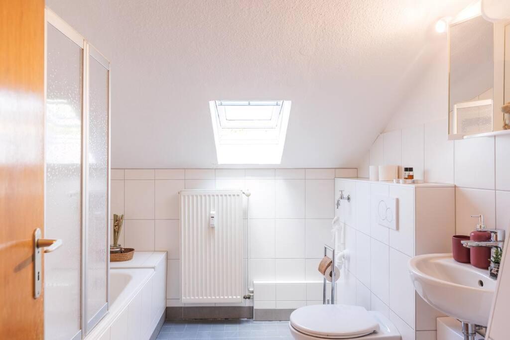- 3-bedroom Luxury: Central & Spacious In & Big Tv And Kitchen - Appartement *