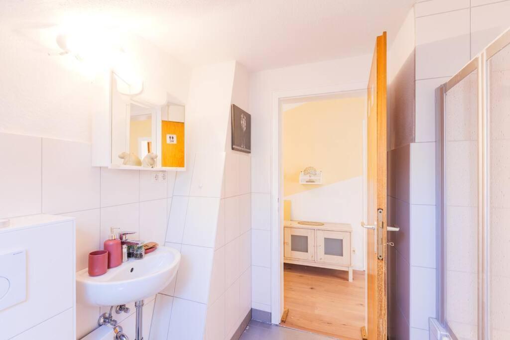 - 3-bedroom Luxury: Central & Spacious In & Big Tv And Kitchen - Appartement *