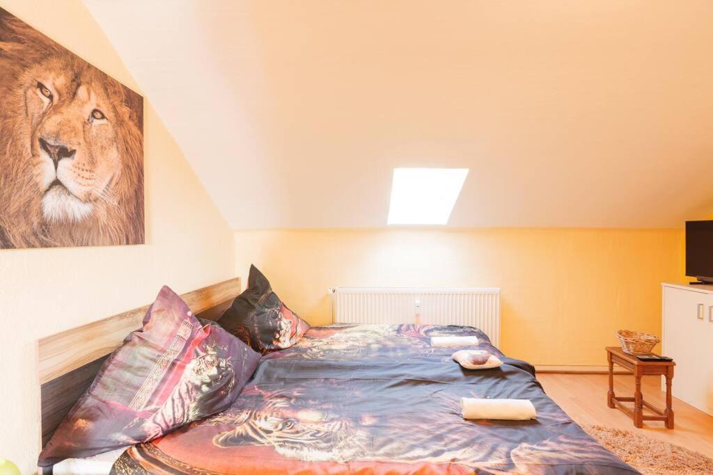 - 3-bedroom Luxury: Central & Spacious In & Big Tv And Kitchen -